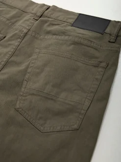 Calças sarja com bolsos