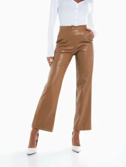 Calças straight leg efeito pele