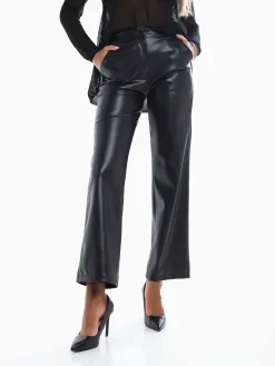 Calças straight leg efeito pele