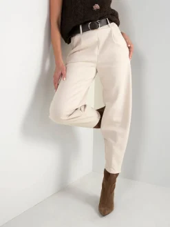 Calças tapered efeito camurça com cinto