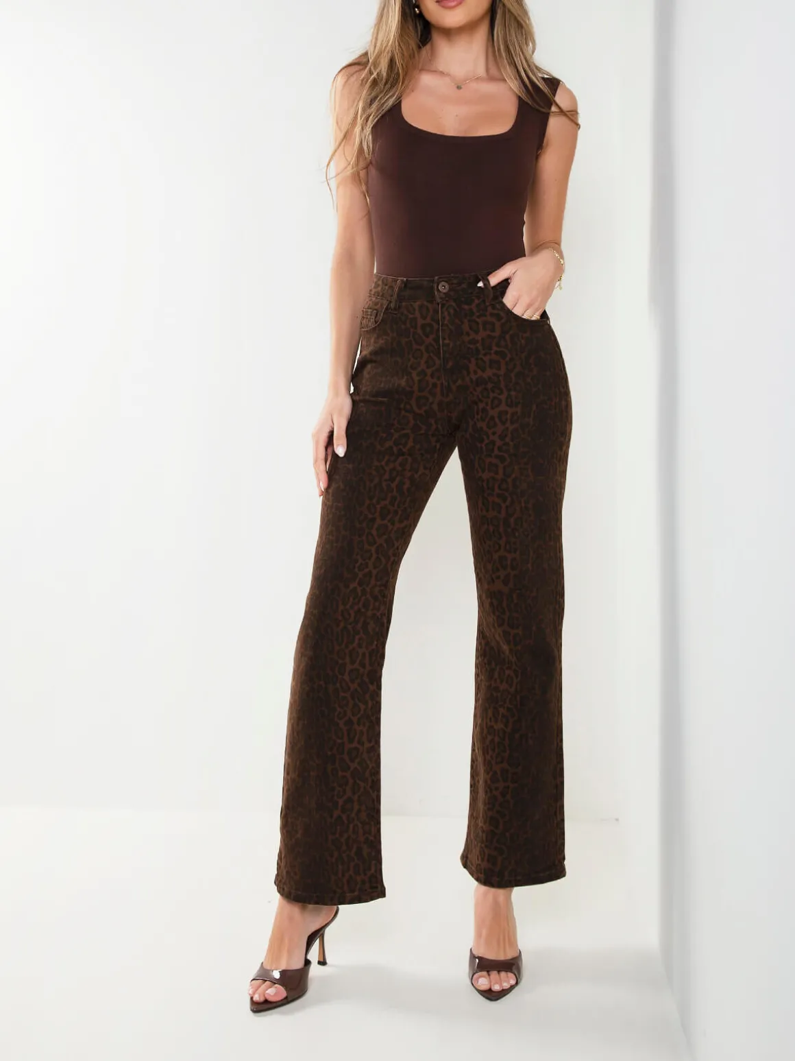 Calças wide leg animal print castanho