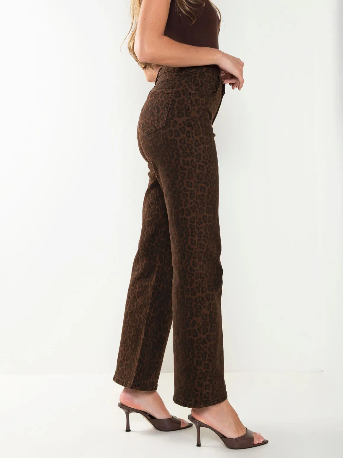 Calças wide leg animal print castanho