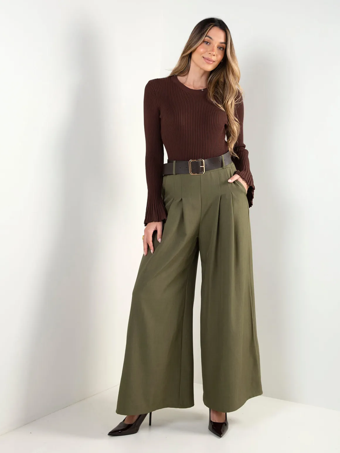 Calças wide leg com cinto