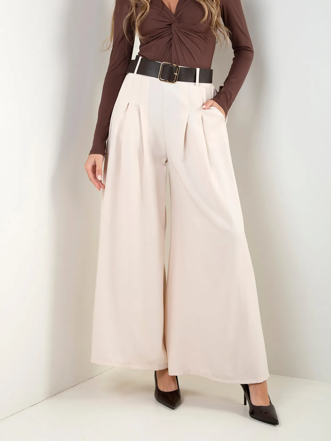 Calças wide leg com cinto