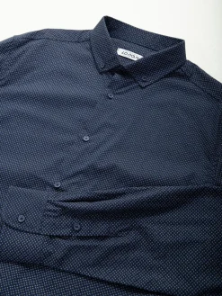 Camisa azul marinho com micro estampado