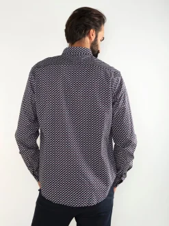 Camisa azul marinho com padrão