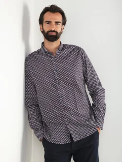 Camisa azul marinho com padrão
