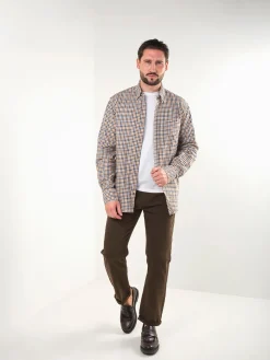 Camisa bege aos quadrados