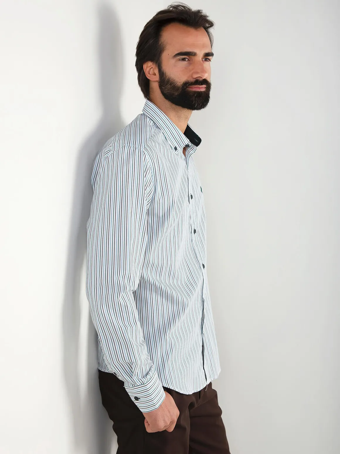 Camisa branca clássica riscas verdes