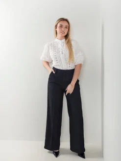 Camisa branca com bordados