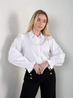 Camisa branca com folhos