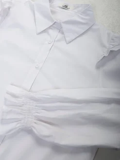 Camisa branca com folhos