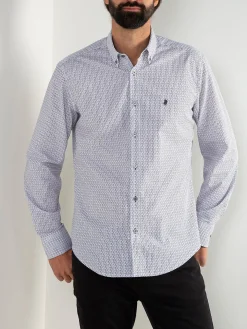 Camisa branca com padrão cinza