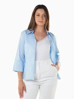 Camisa cintada às riscas