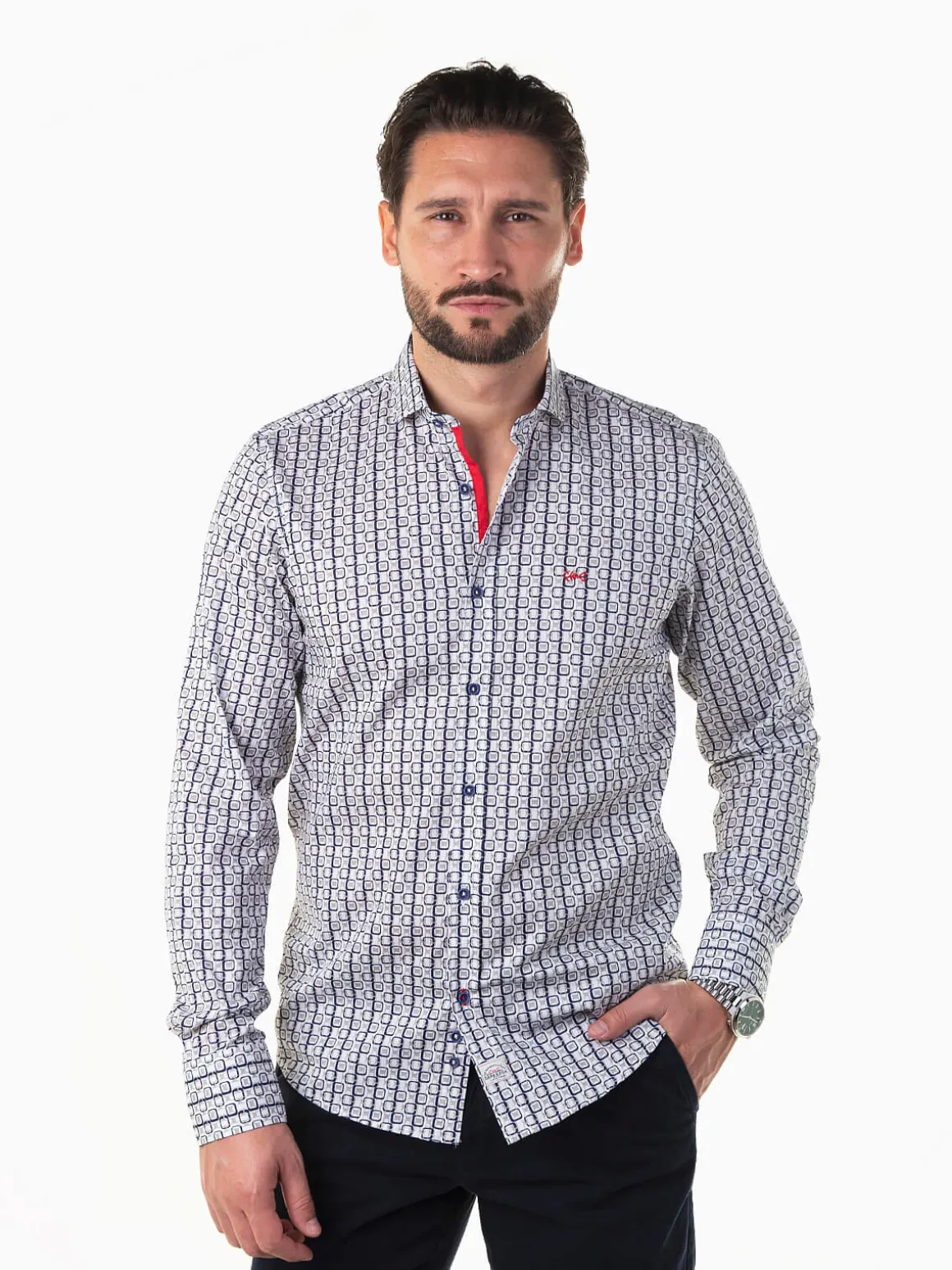 Camisa com padrão geométrico