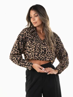 Camisa cropped estampado leopardo