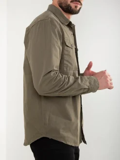 Camisa em sarja verde tropa