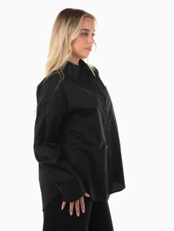 Camisa oversized com bolso no peito