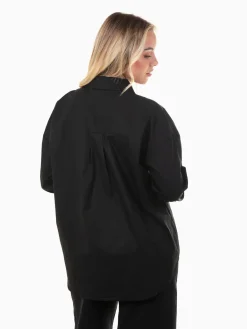 Camisa oversized com bolso no peito