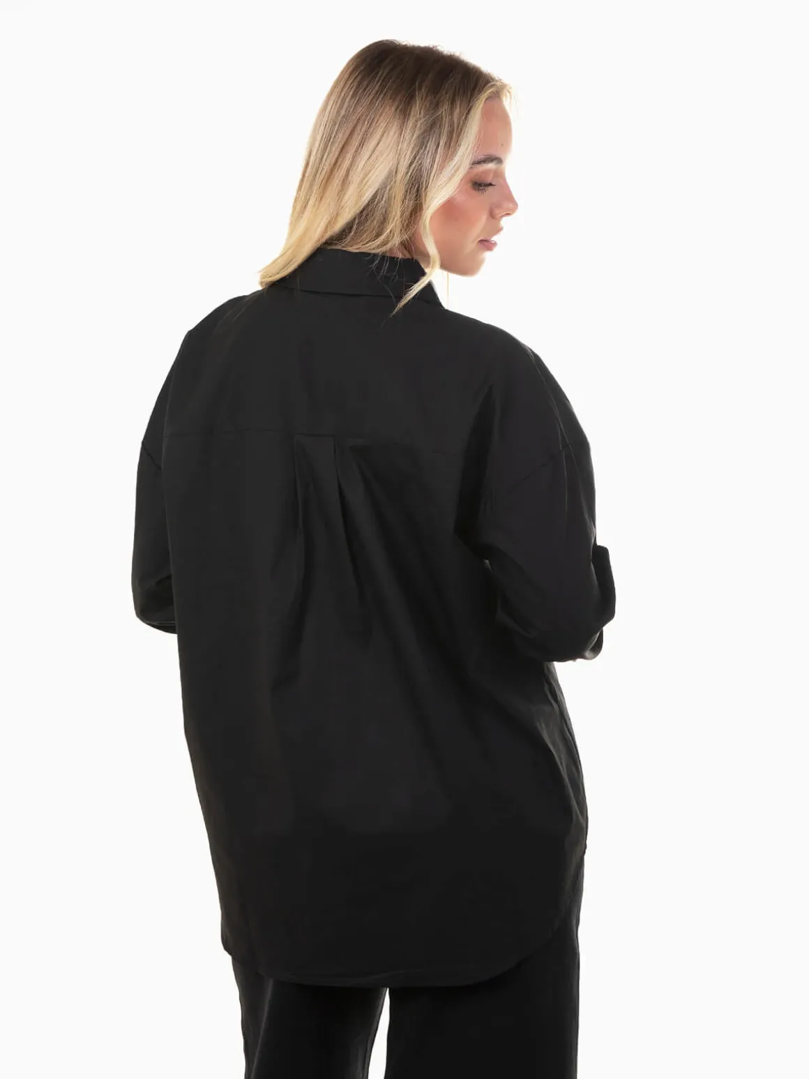 Camisa oversized com bolso no peito