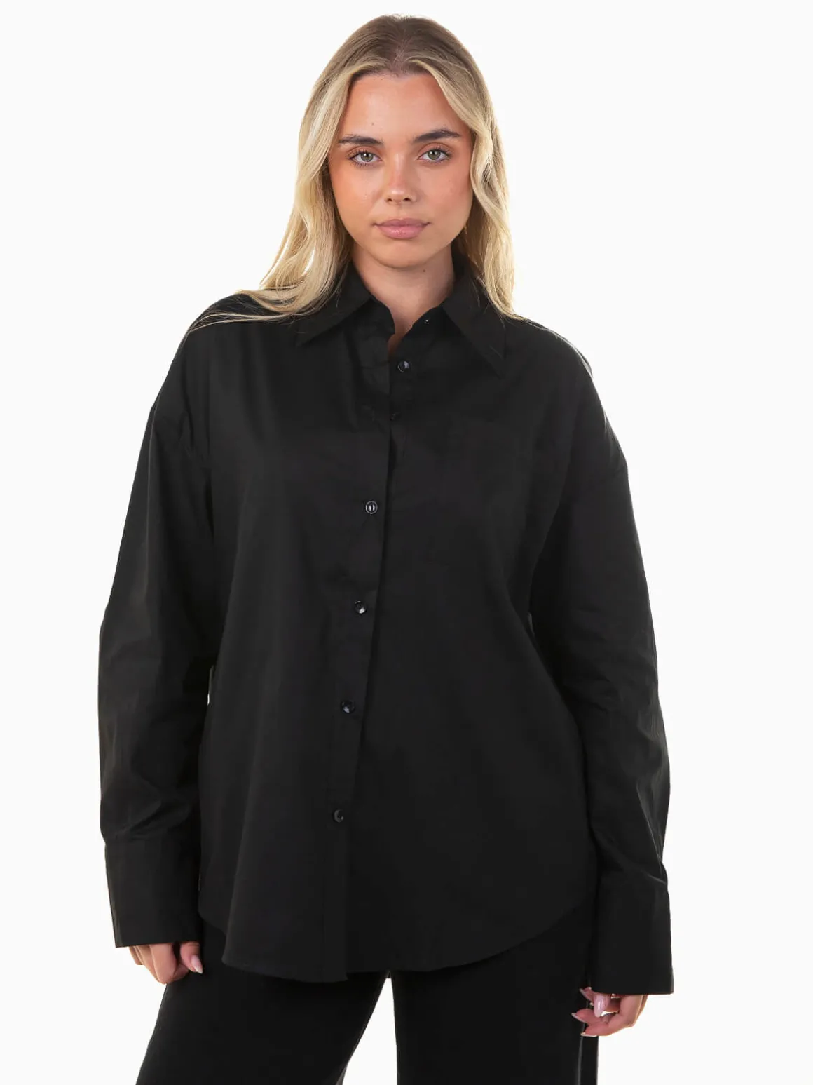 Camisa oversized com bolso no peito