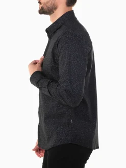 Camisa preta com padrão