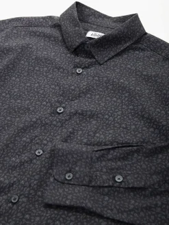 Camisa preta com padrão