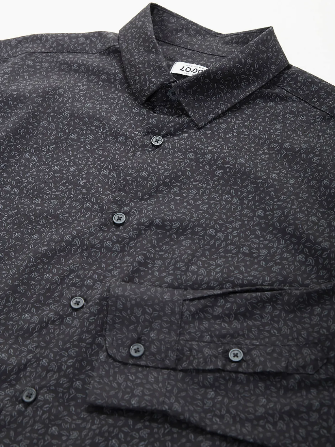 Camisa preta com padrão