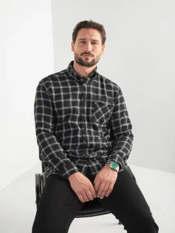 Camisa preta xadrez com bolso