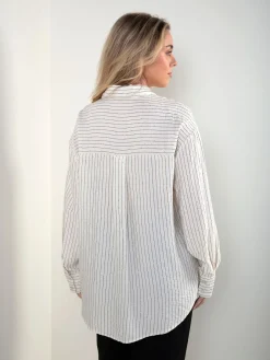 Camisa pérola às riscas com aplicações