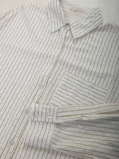 Camisa pérola às riscas com aplicações