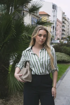 Camisa às riscas manga 3/4