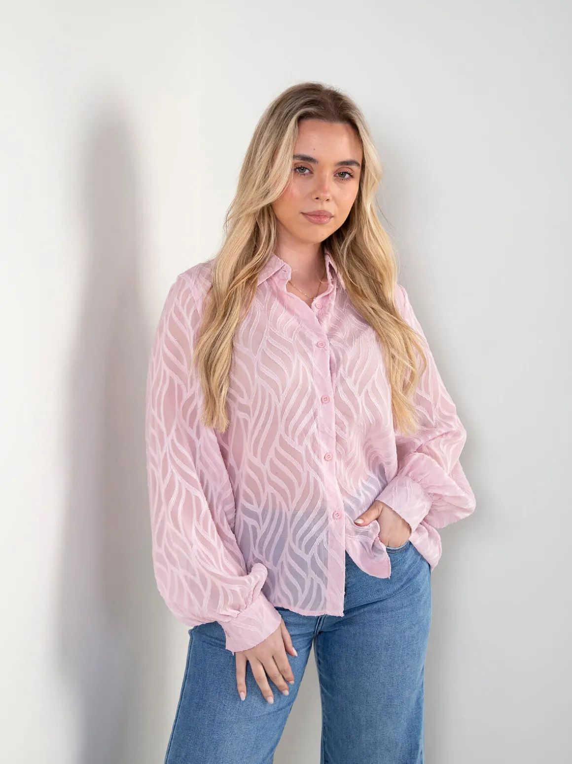 Camisa semitransparente com padrão