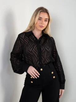 Camisa semitransparente com padrão