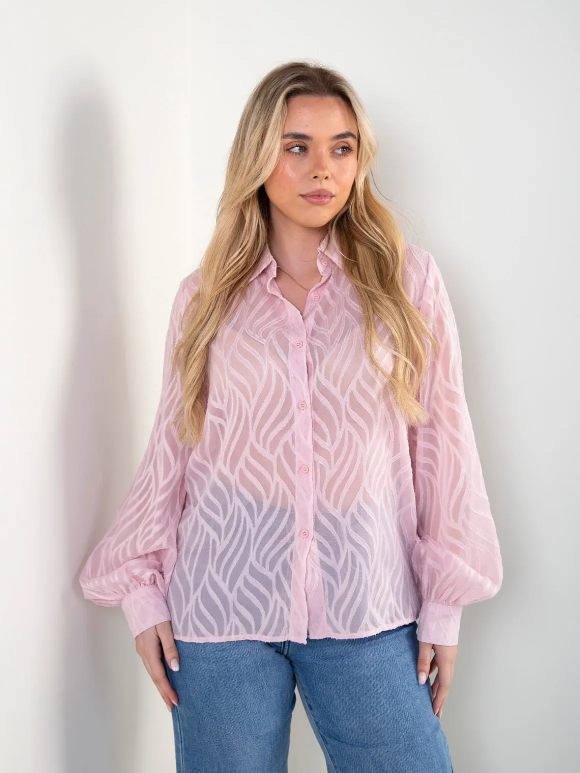 Camisa semitransparente com padrão