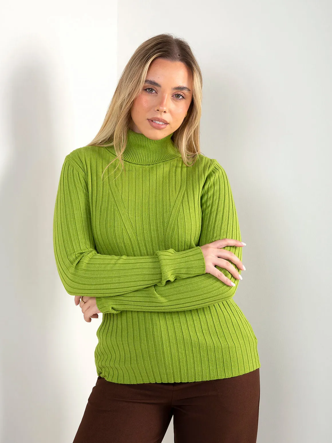 Camisola canela fina gola alta