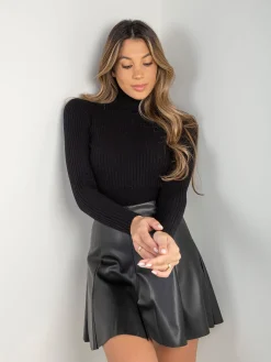 Camisola canelada com gola alta