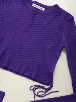 Camisola cropped canelada com cordões laterais