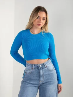 Camisola cropped canelada com cordões laterais