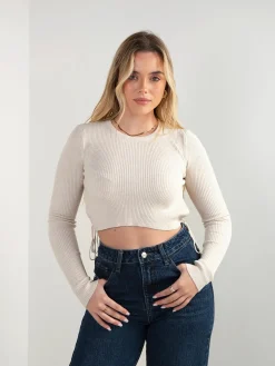 Camisola cropped canelada com cordões laterais