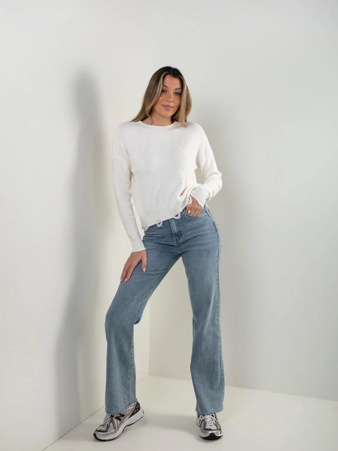 Camisola de malha com acabamento desfiado