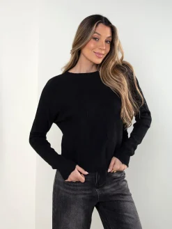 Camisola de malha com acabamento desfiado