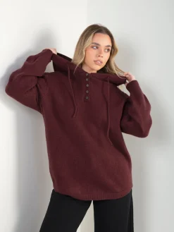 Camisola de malha com capuz e botões