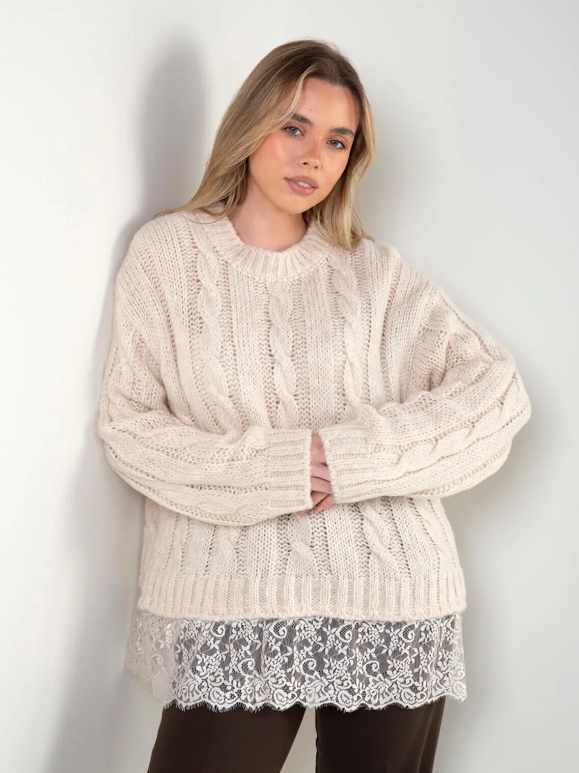 Camisola de malha com renda