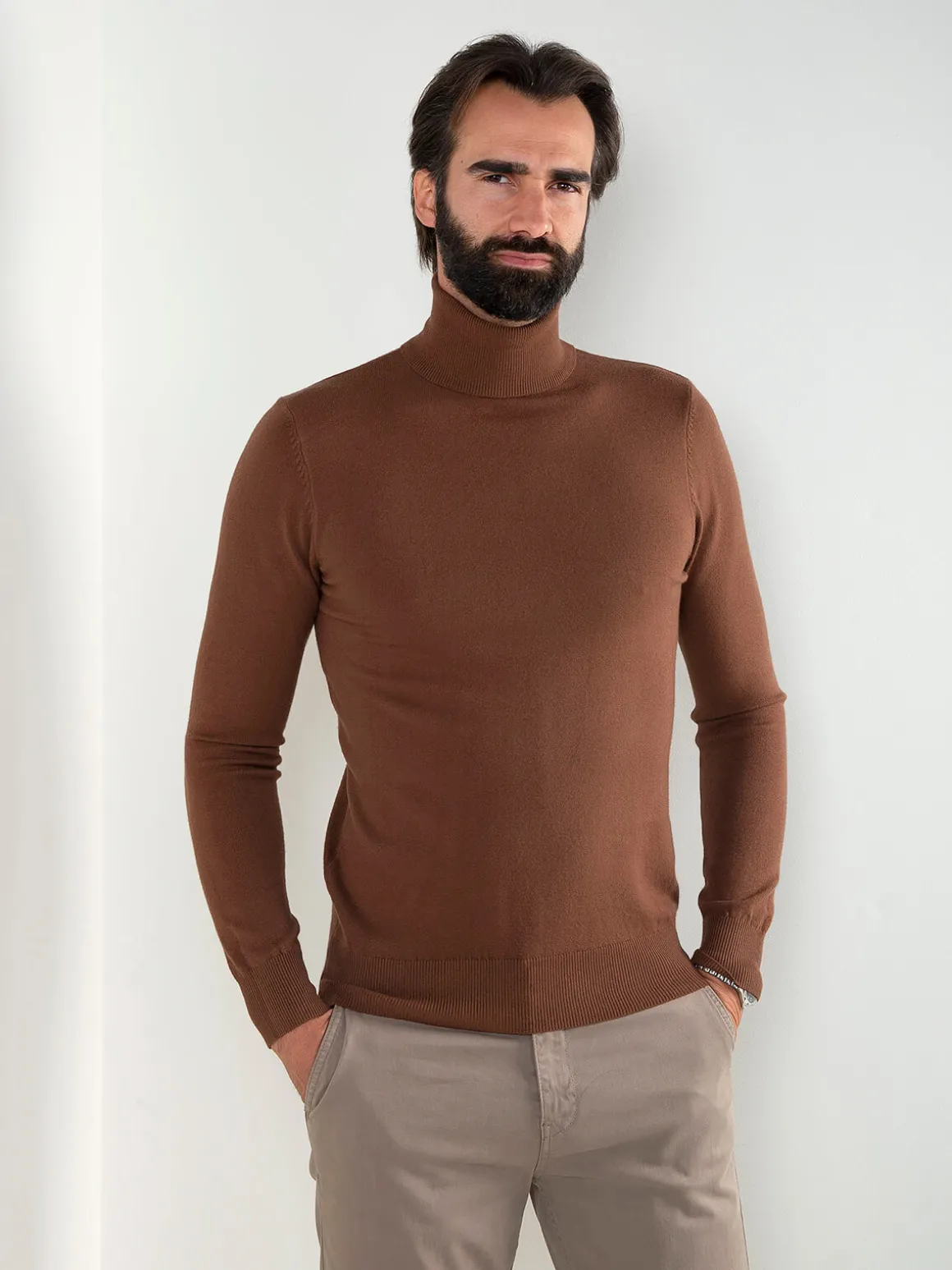 Camisola de malha fina com gola alta