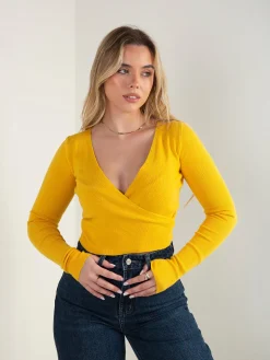 Camisola malha canelada com decote cruzado