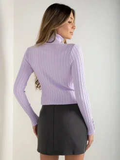 Camisola malha canelada com gola alta