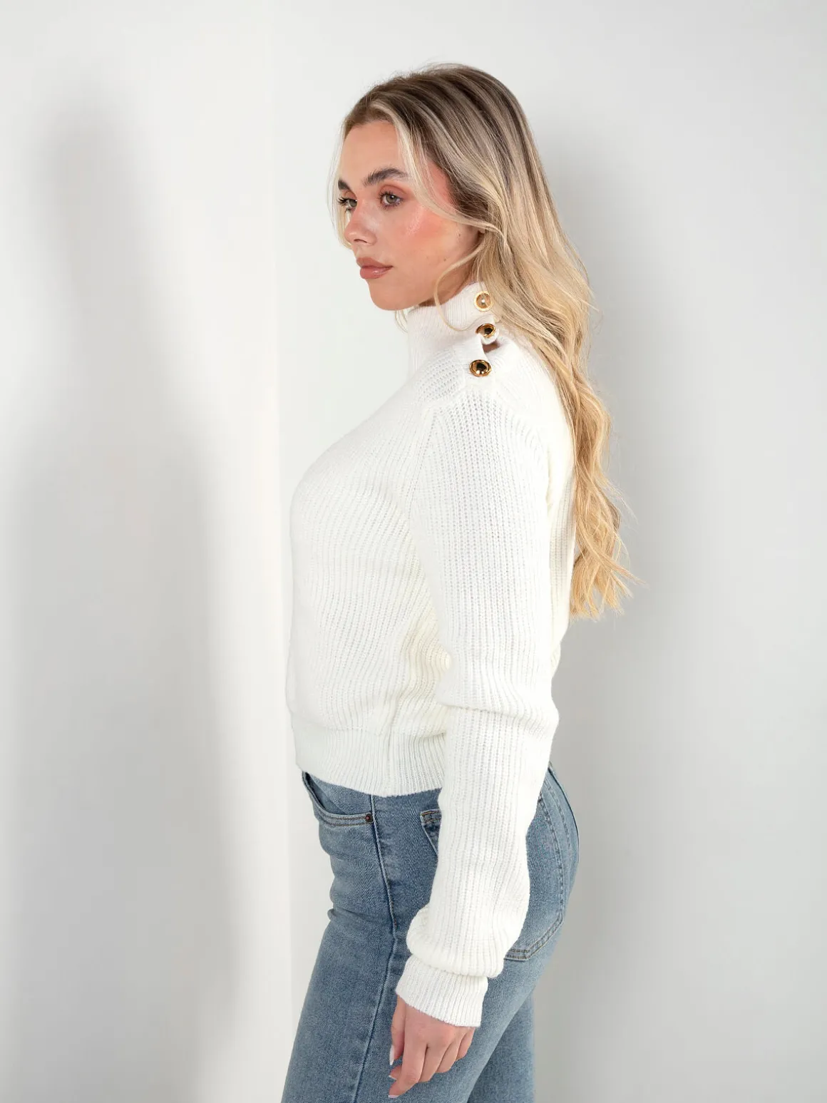 Camisola malha com botões no ombro