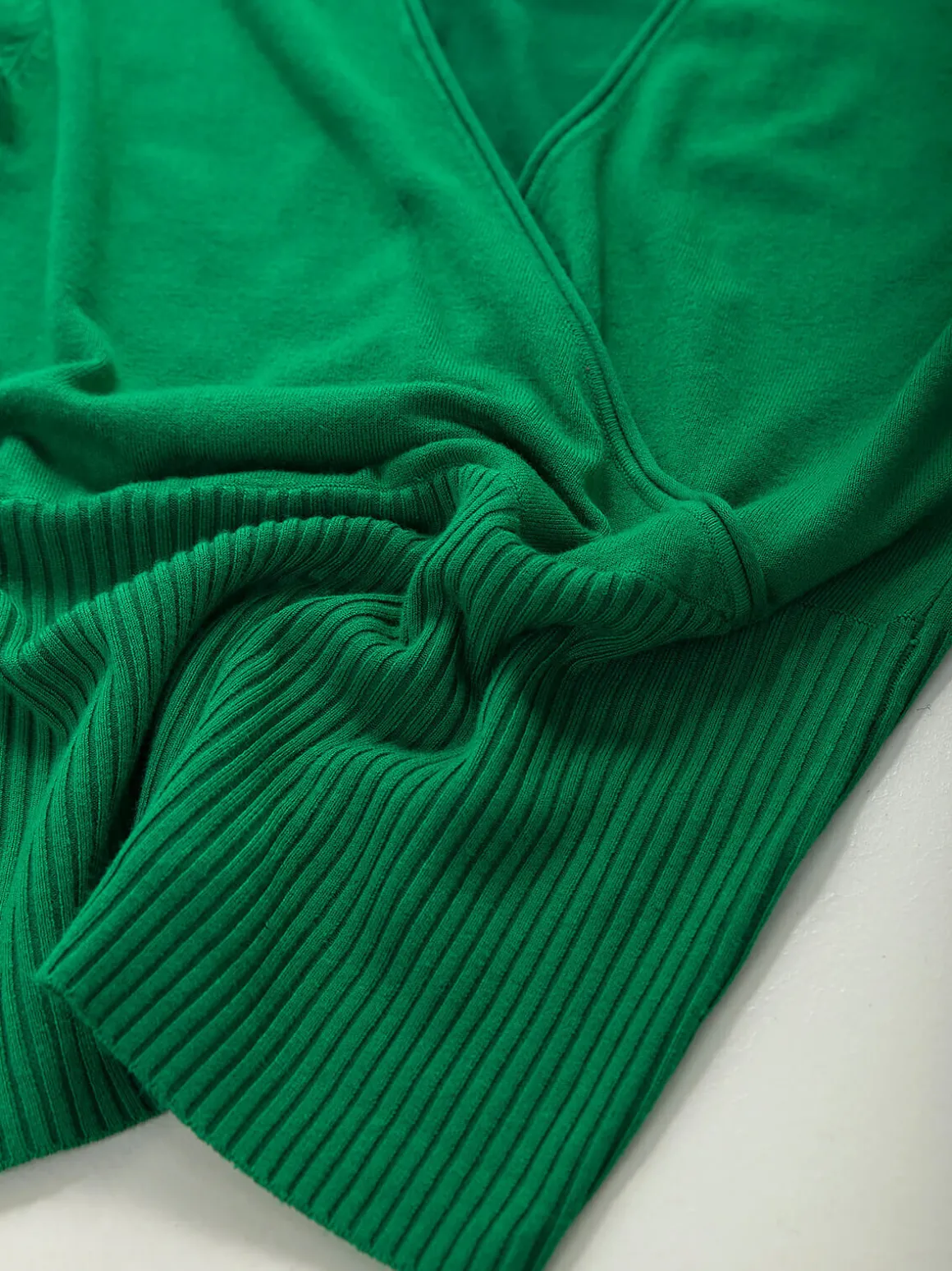 Camisola malha com decote cruzado