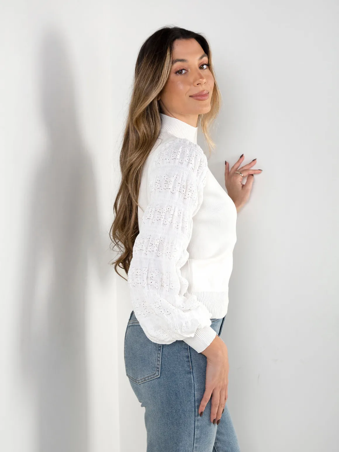 Camisola malha com mangas em renda